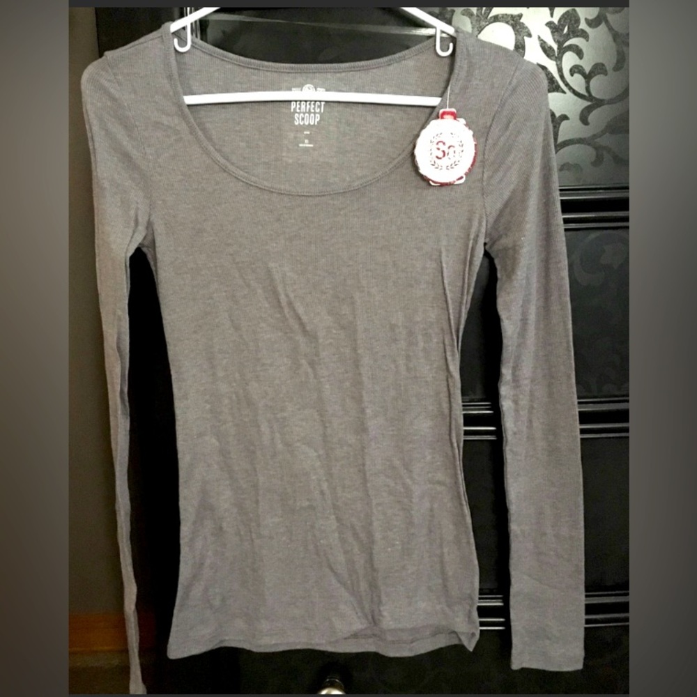 IN SEARCH OF: SO Perfect Scoop Size XS Top